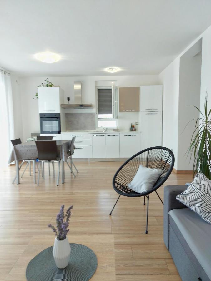 Apartment Fiorella Пореч Екстер'єр фото